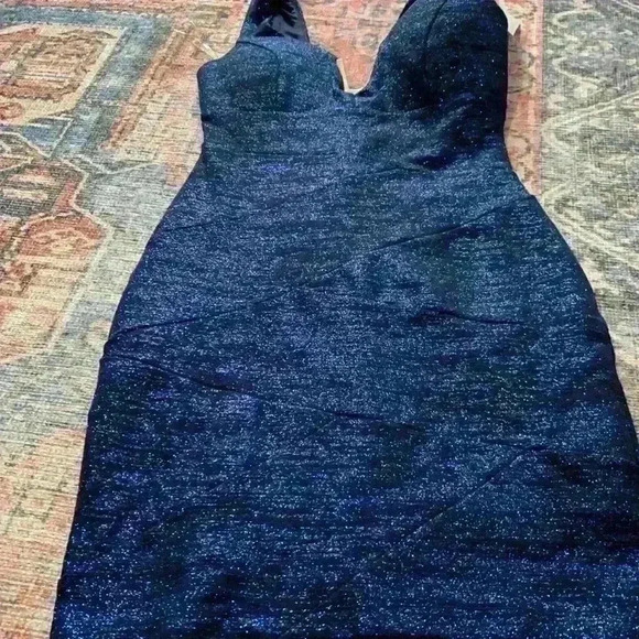 Honey and Rosie gorgeous dress - Picture 2 of 6